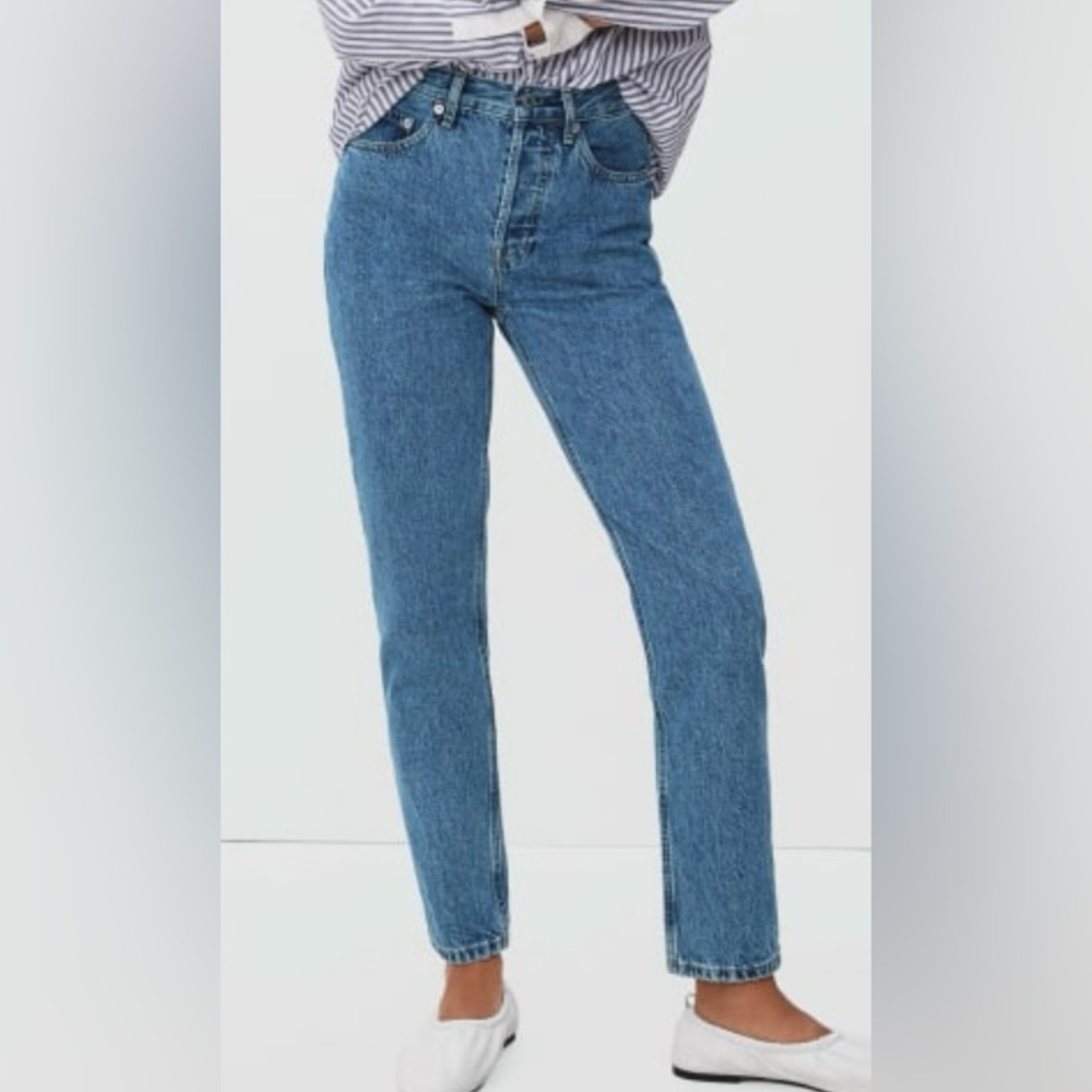 Everlane ’90s Cheeky Jean in Medium Blue Wash